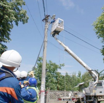 Enel montează fibră optică, pe linia electrică Isaccea - Varna